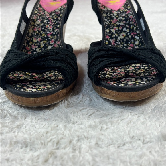 Rocket Dog black eyelet peep toe sling back cork heel sandals, size 7 - Picture 2 of 9
